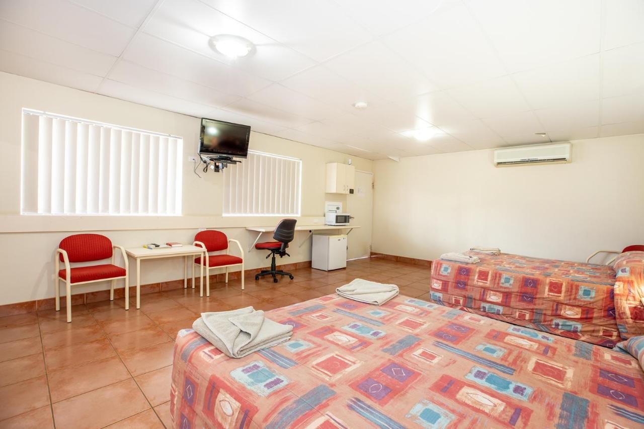 Leichhardt Hotel Motel Клонкарри Экстерьер фото